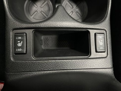 Used 2018 Nissan Rogue SV w/ Premium Package image 7