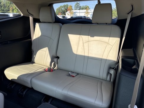 Used 2018 Buick Enclave Essence image 13