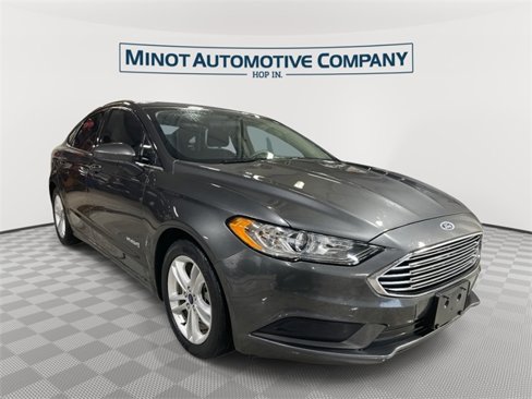 Used 2018 Ford Fusion SE image 1