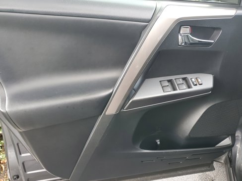 Used 2018 Toyota RAV4 XLE image 8