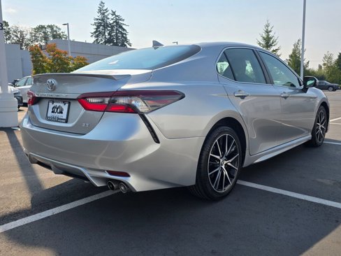 Used 2021 Toyota Camry SE image 4