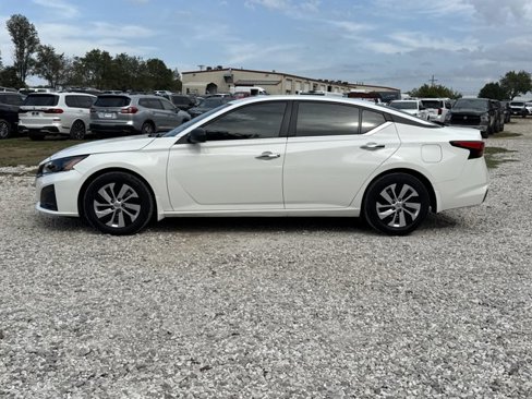 Used 2024 Nissan Altima 2.5 S image 3