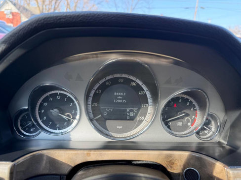 Used 2010 Mercedes-Benz E 550 4MATIC Sedan image 24