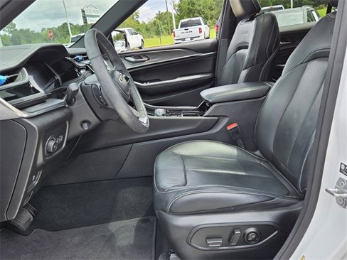 Used 2023 Jeep Grand Cherokee Overland image 7