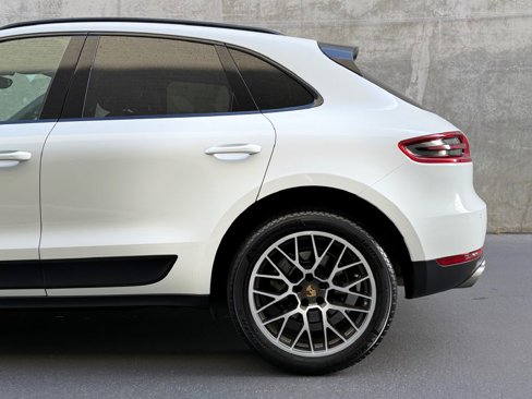 Used 2017 Porsche Macan S image 9