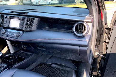 Used 2018 Toyota RAV4 SE image 18