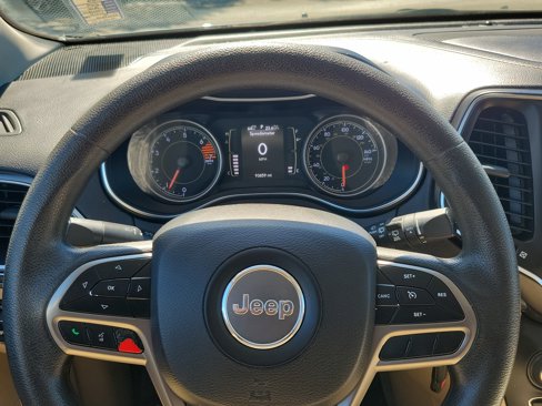 Used 2019 Jeep Cherokee Latitude w/ Popular Appearance Group image 16