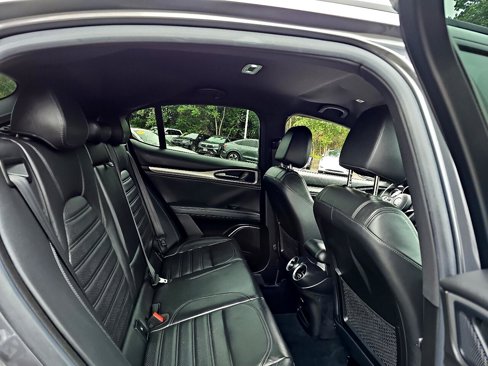 Used 2018 Alfa Romeo Stelvio Ti Sport image 46