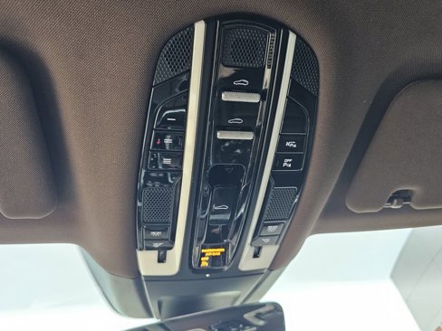 Used 2020 Porsche Panamera 4S image 36