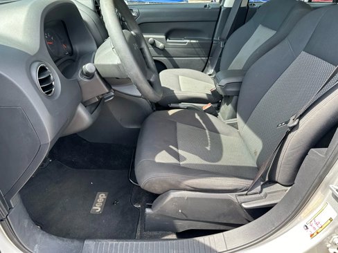 Used 2010 Jeep Compass Sport image 11