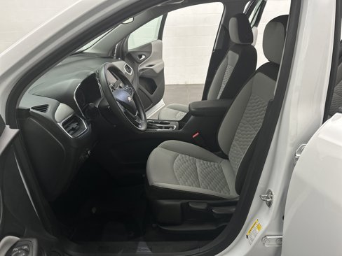 Used 2020 Chevrolet Equinox LS image 16