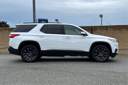 Used 2020 Chevrolet Traverse RS image 2