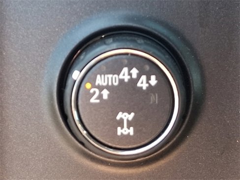 Used 2018 Chevrolet Silverado 1500 LT image 24