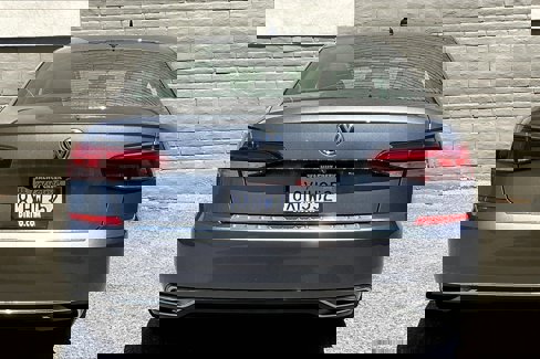 Certified 2021 Volkswagen Passat 2.0T SE w/ Luggage Net & Mats Package image 3