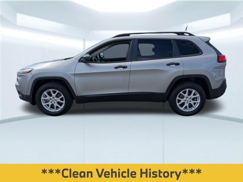 Used 2016 Jeep Cherokee Sport image 2