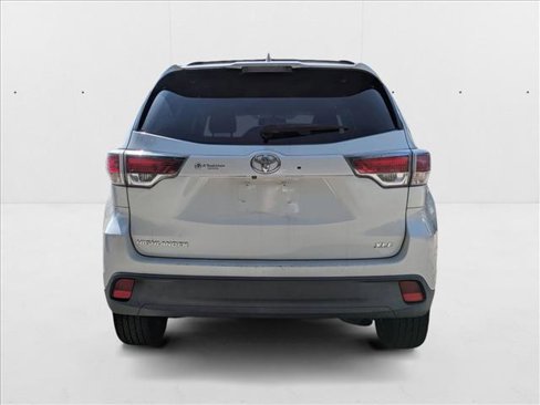 Used 2014 Toyota Highlander XLE image 6