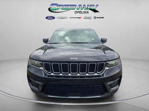 New 2025 Jeep Grand Cherokee Laredo image 2