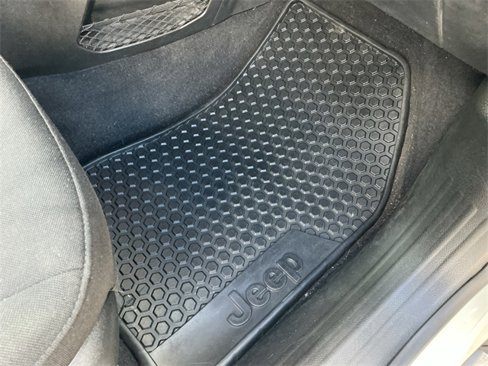 Used 2021 Jeep Renegade Latitude image 25