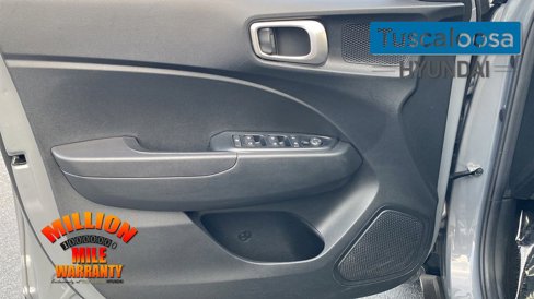 Used 2022 Hyundai Venue SE image 13