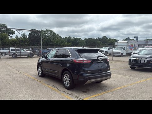 Used 2023 Ford Edge SEL image 4