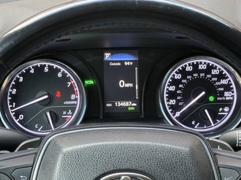 Used 2018 Toyota Camry SE w/ Moonroof Package image 17