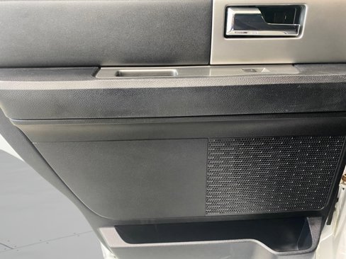 Used 2017 Ford Expedition XLT image 11