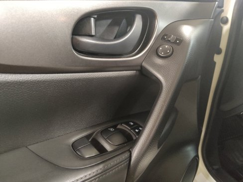 Used 2020 Nissan Rogue Sport S image 27