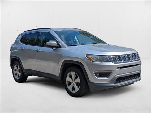 Used 2018 Jeep Compass Latitude image 3