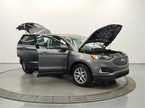 Used 2024 Ford Edge SEL image 9