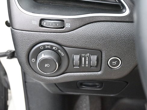 Used 2019 Jeep Cherokee Trailhawk image 27