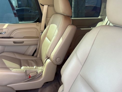 Used 2012 Cadillac Escalade Luxury image 18