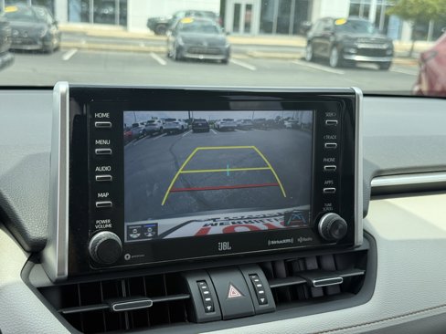 Used 2021 Toyota RAV4 XLE Premium image 38