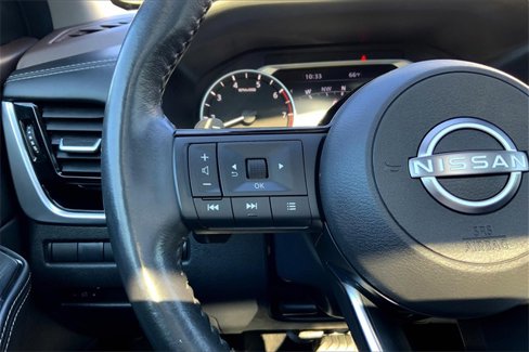 Used 2023 Nissan Rogue SL w/ SL Premium Package image 18