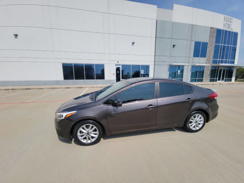 Used 2017 Kia Forte LX w/ LX Popular Package image 4