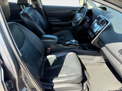 Used 2015 Nissan Leaf SL w/ Premium Package image 23