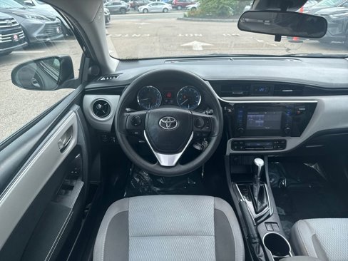 Used 2017 Toyota Corolla LE image 11