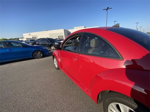 Used 2010 Volkswagen Beetle Coupe image 5