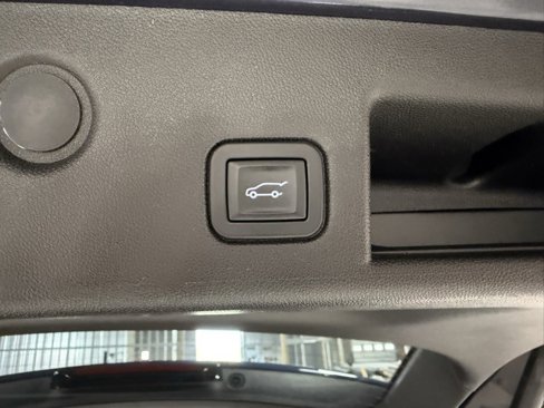 Used 2018 Chevrolet Equinox LT image 36