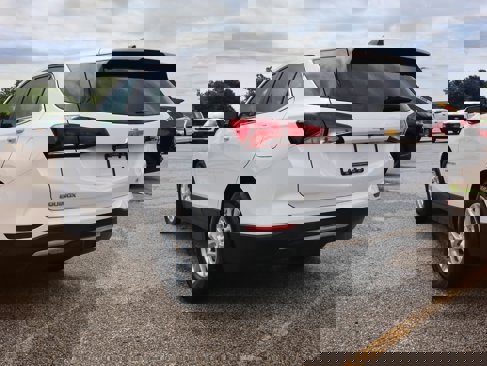 Used 2022 Chevrolet Equinox LT image 3