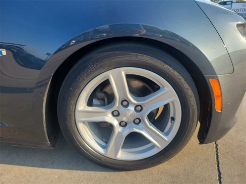 Used 2019 Chevrolet Camaro LT w/ Technology Package image 10