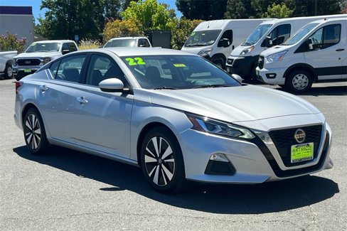 Used 2022 Nissan Altima 2.5 SV image 2
