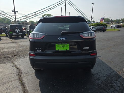 Used 2019 Jeep Cherokee Latitude Plus w/ Comfort/Convenience Group image 5
