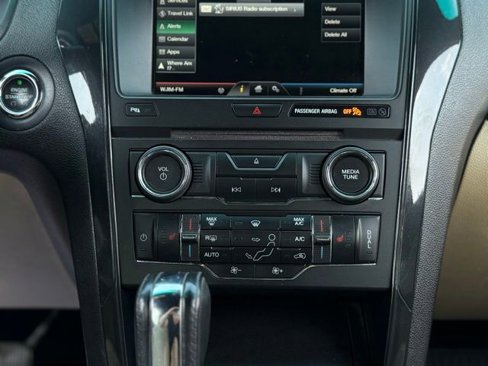 Used 2016 Ford Explorer XLT w/ Equipment Group 202A image 31
