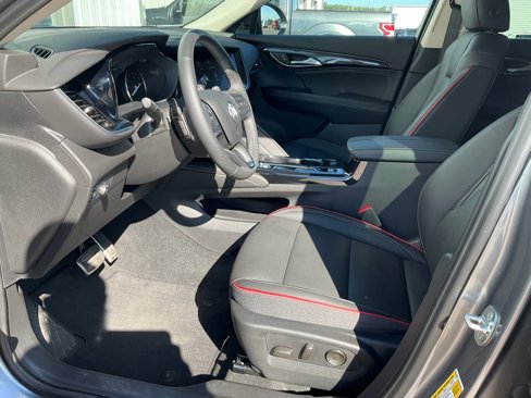 Used 2022 Buick Envision Essence w/ Sport Touring Package image 2