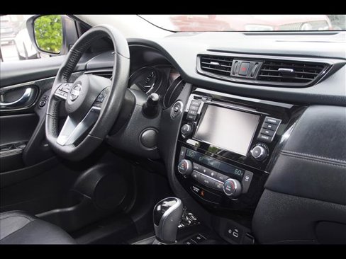 Used 2019 Nissan Rogue SL image 12