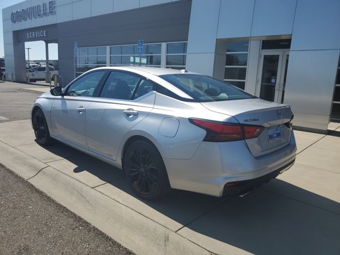 Used 2023 Nissan Altima 2.5 SR image 3