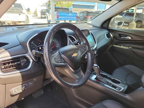 Used 2021 Chevrolet Equinox LT image 2