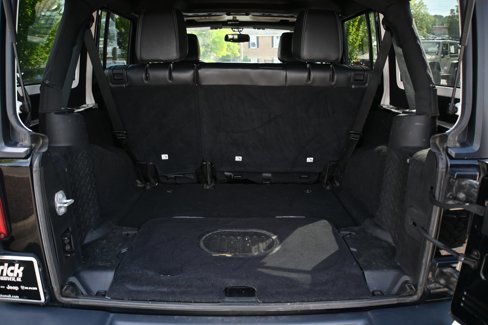 Used 2016 Jeep Wrangler Unlimited Rubicon image 14