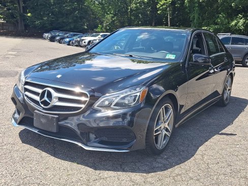 Used 2015 Mercedes-Benz E 400 4MATIC Sedan image 4