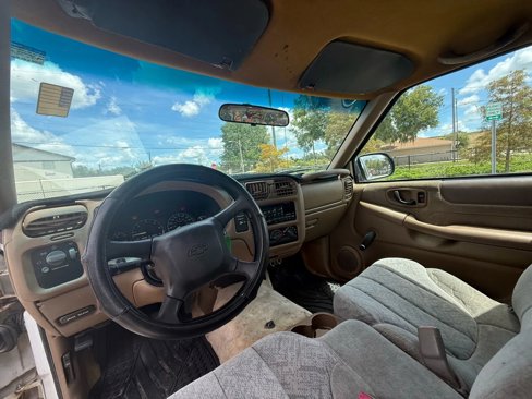 Used 2001 Chevrolet S10 Pickup LS w/ Preferred Equipment Group image 9
